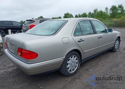 1998 Mercedes-Benz E 320 из США, поврежденный, VIN WDBJF65FXWA612579
